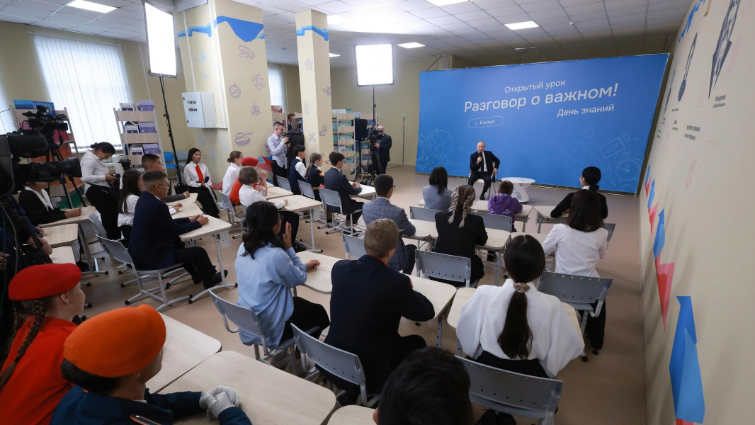 Путин пообещал обсудить открытие базы для подготовки военнослужащих в Туве