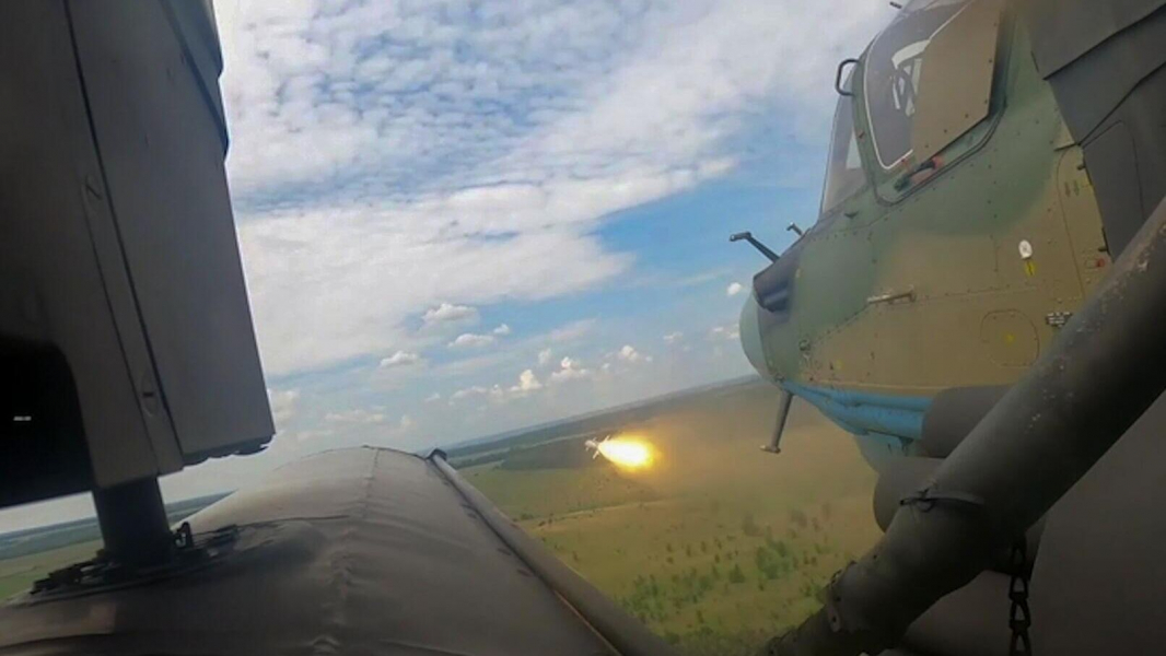МО: вертолеты Ка-52М уничтожили живую силу и технику ВСУ в Курской области