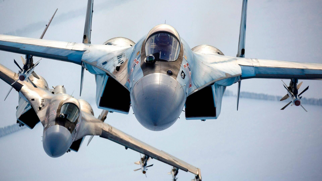 Минобороны: истребители Су-35С ВКС провели патрулирование в Курской области