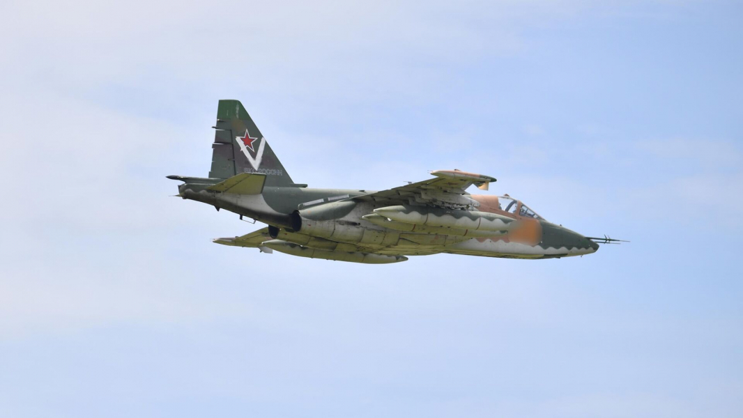 Минобороны: Су-25 уничтожили личный состав и технику ВСУ в Курской области