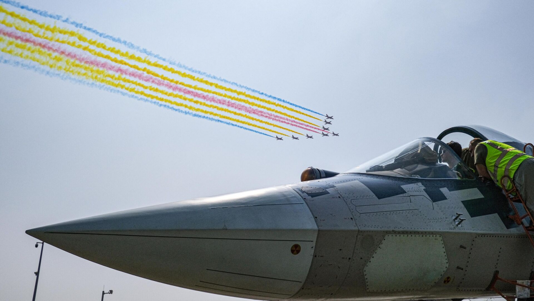 Шойгу: Су-57 отлично себя зарекомендовал в зоне спецоперации