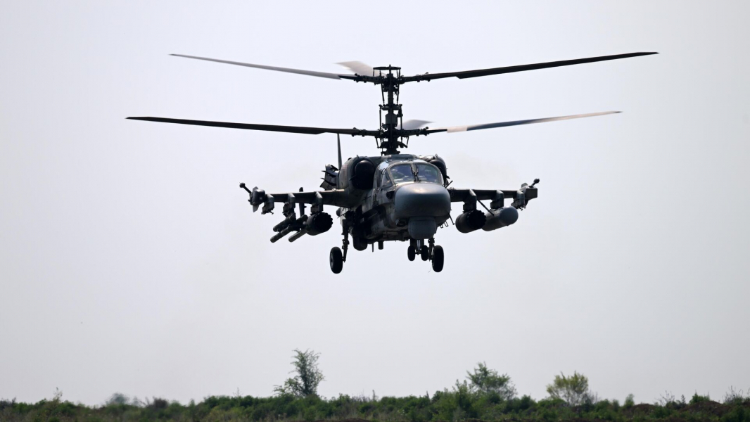 Ка-52м нанес удар по личному составу и опорному пункту ВСУ в Курской области