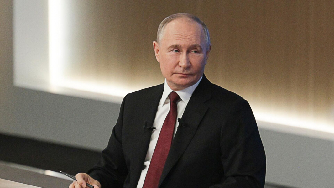 Путин за первый час прямой линии предложил Западу дуэль и прокомментировал СВО