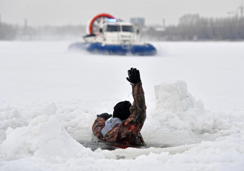 Опасная прогулка: какие правила поведения на водоемах зимой стоит знать