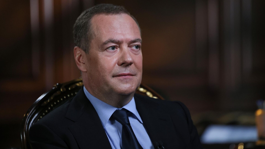 Медведев: обязательства государства в отношении военных должны быть исполнены