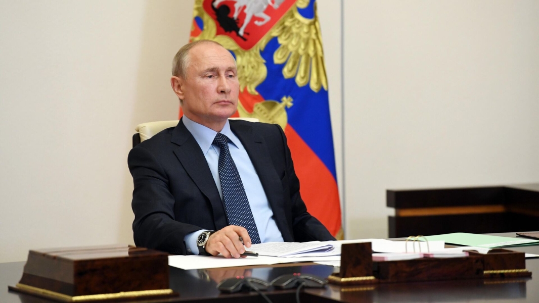 Путин: Россия опирается на вековые победные традиции, силу и мужество предков