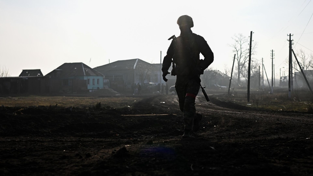 Боец с позывным Гром: неонацисты и наемники первыми бежали из Казачьей Локни