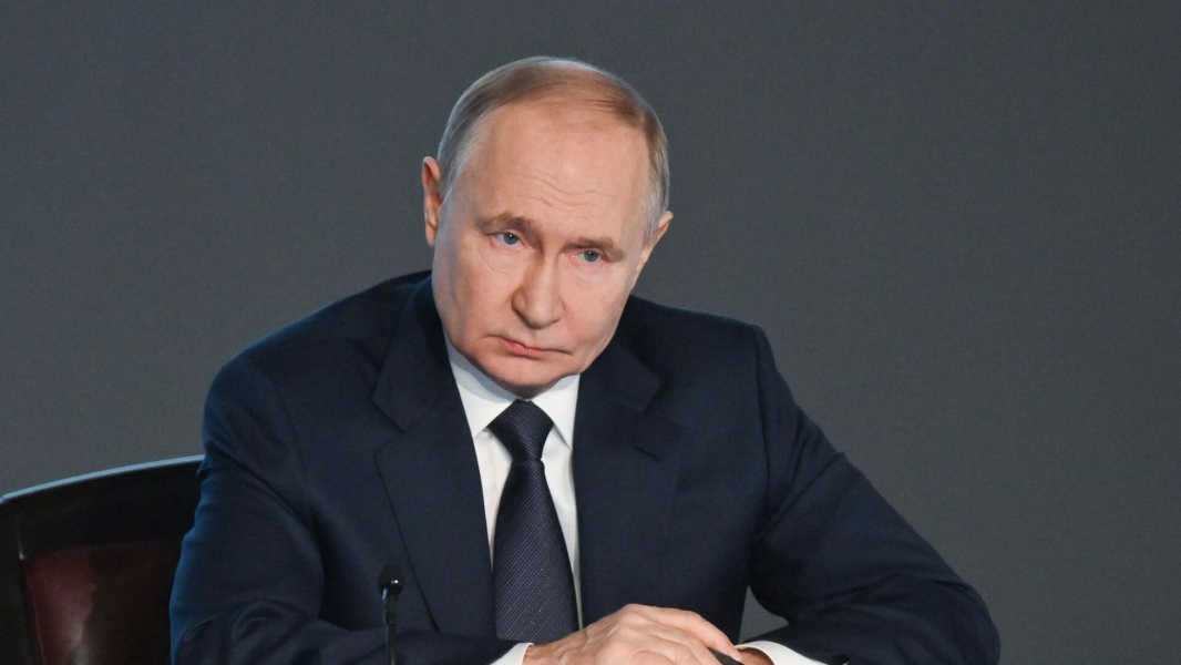 Путин: Россия живет, работает и сражается за свое будущее