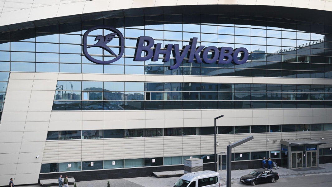 В аэропорту Внуково ввели ограничения на прием и выпуск самолетов