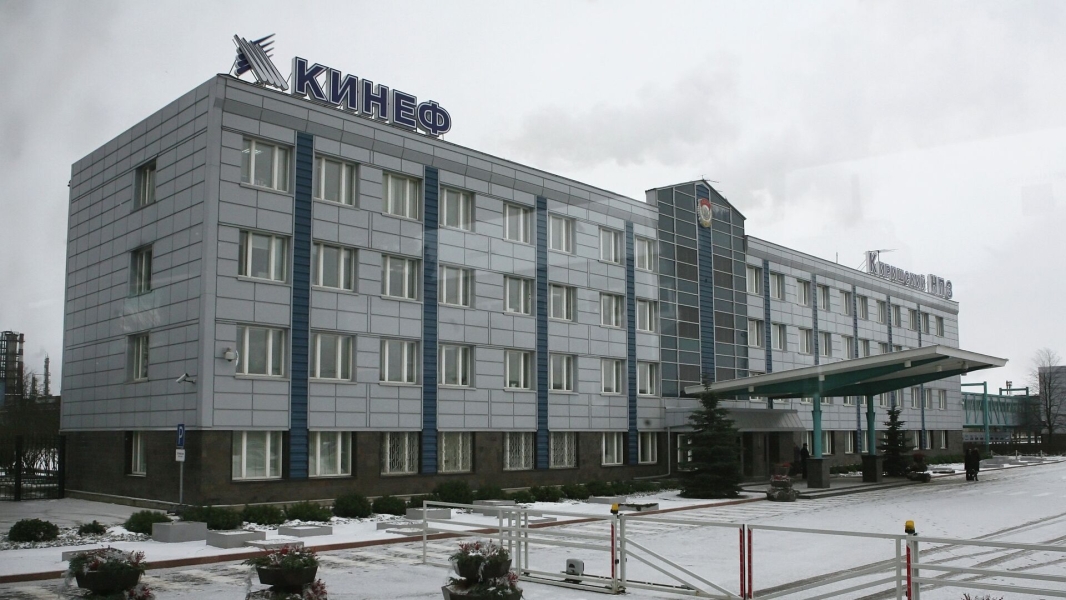 Во время атаки БПЛА на завод КИНЕФ в Ленинградской области уничтожены два дрона