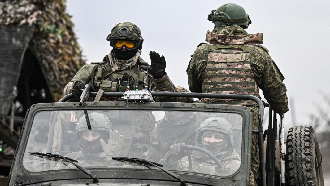 Песков: российские военные героически несут службу в Курской области