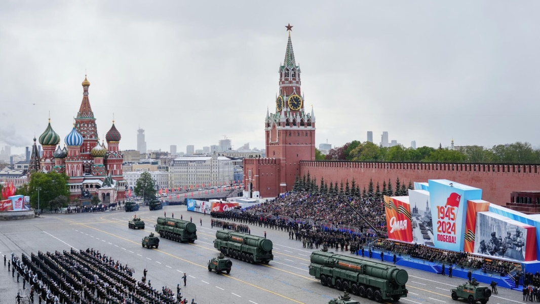 На парад Победы запретили приходить с вейпами, дронами и электросамокатами