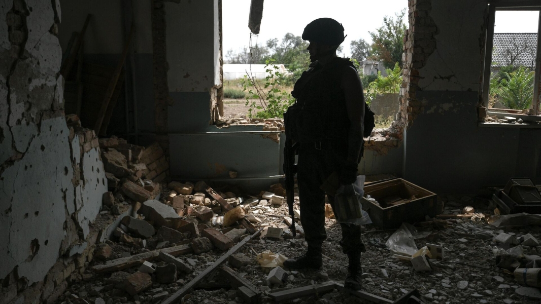 Добровольцам отряда БАРС-9, находящимся в зоне СВО, вручили госнаграды