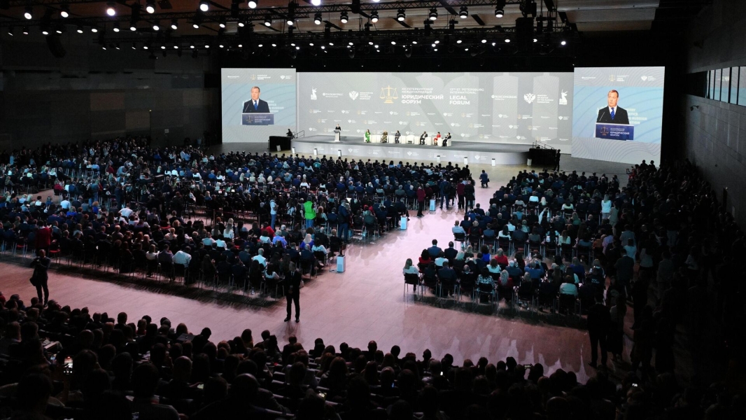 Медведев: появление войск коалиции желающих на Украине было бы военной угрозой