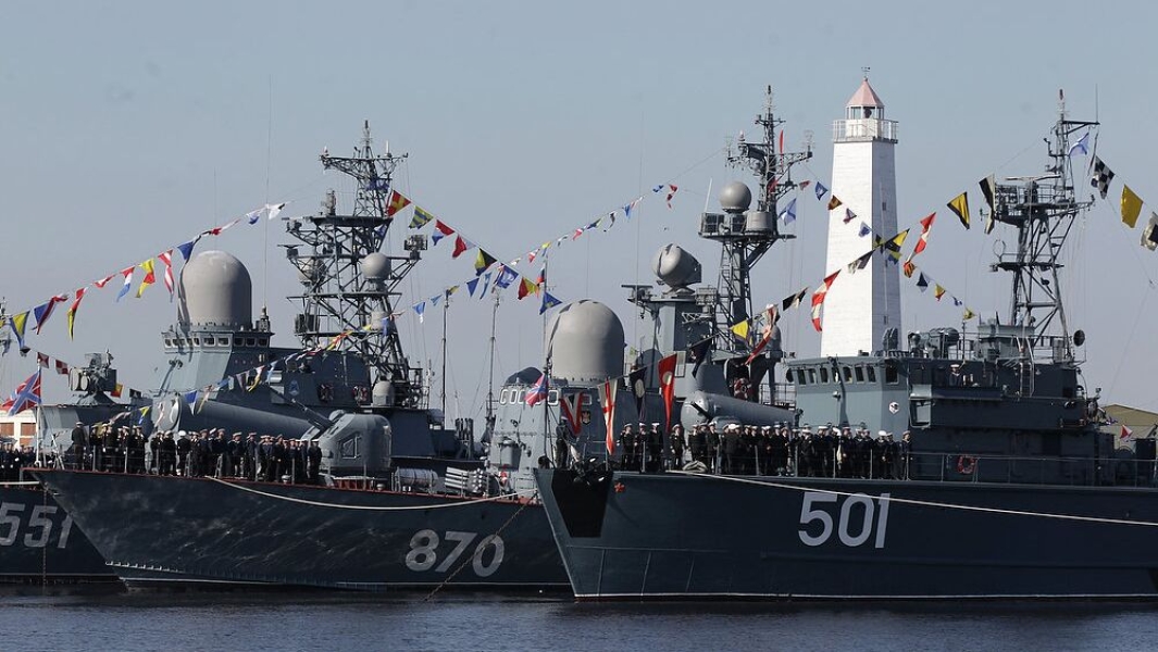 Российские корабли провели в Балтийском море учения по поиску подлодок