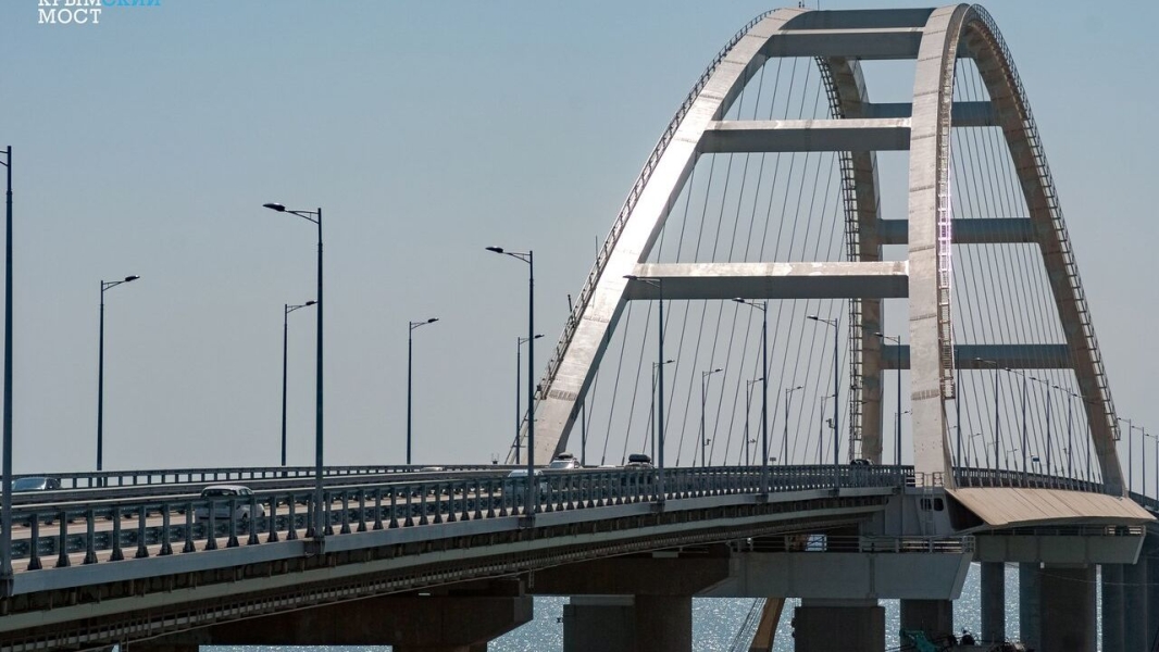 На Крымском мосту восстановили движение автотранспорта