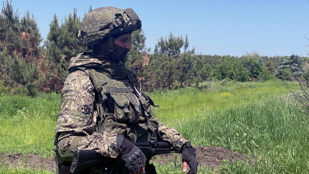Бойцы группы Запад разминируют дороги к освобожденным населенным пунктам