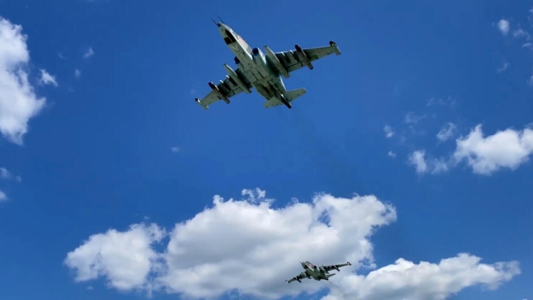 Экипажи Су-25 уничтожили живую силу и опорный пункт ВСУ