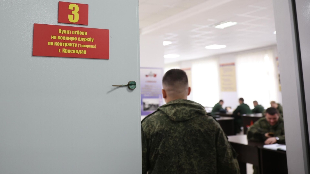 Медведев рассчитывает, что хорошая динамика набора контрактников будет сохранена