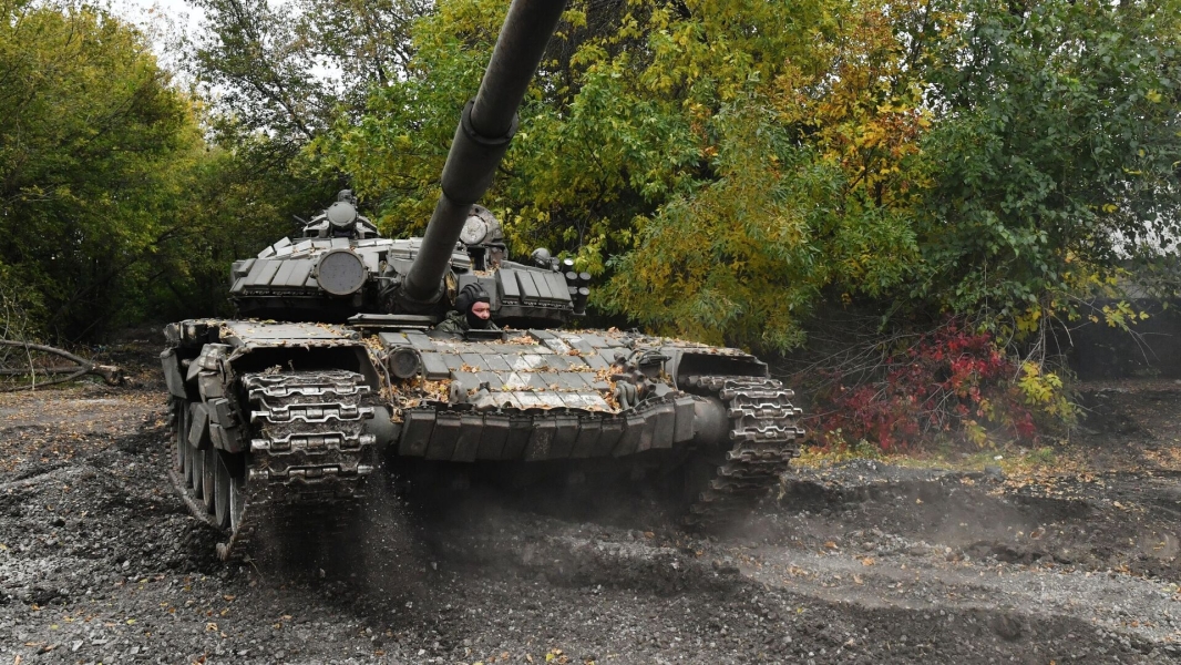 Экипажи танков Т-72Б3М уничтожили замаскированные позиции ВСУ в ЛНР